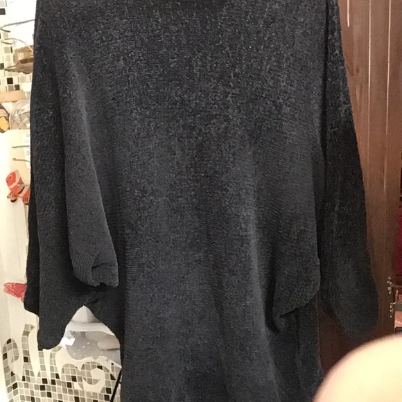 Elegant/ casual Revamped sweater sz medium - Picture 5 of 7